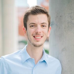 Evan Roe headshot