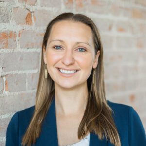 Hannah Loring headshot